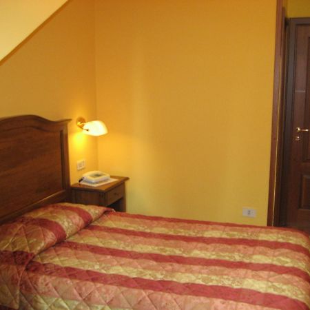 La Torre Ai Mari Hotell Sarteano Exteriör bild