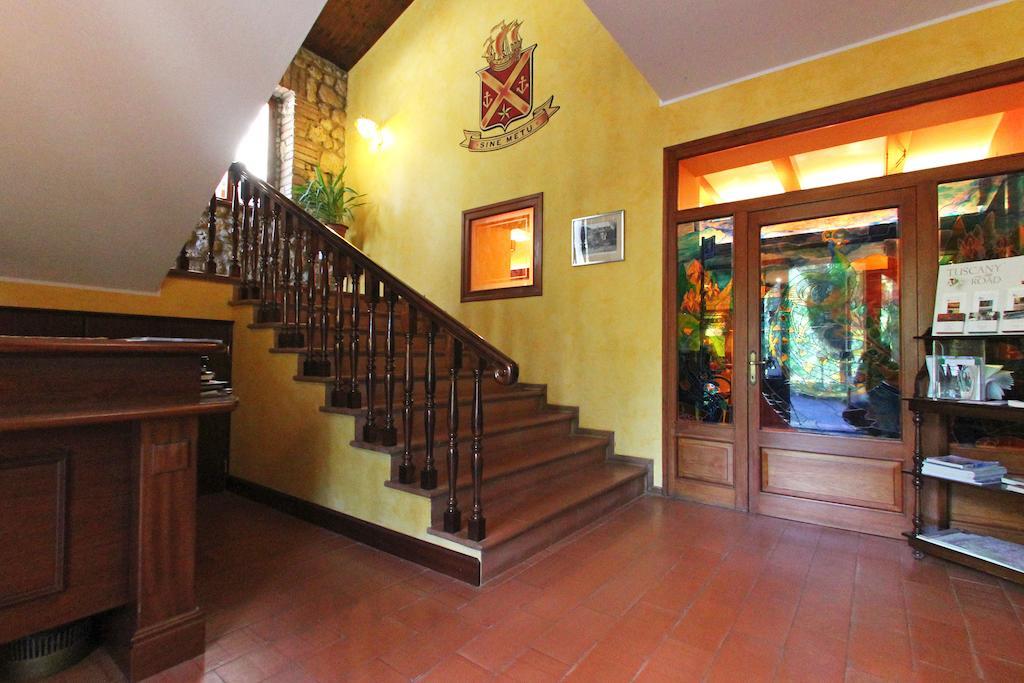 La Torre Ai Mari Hotell Sarteano Exteriör bild