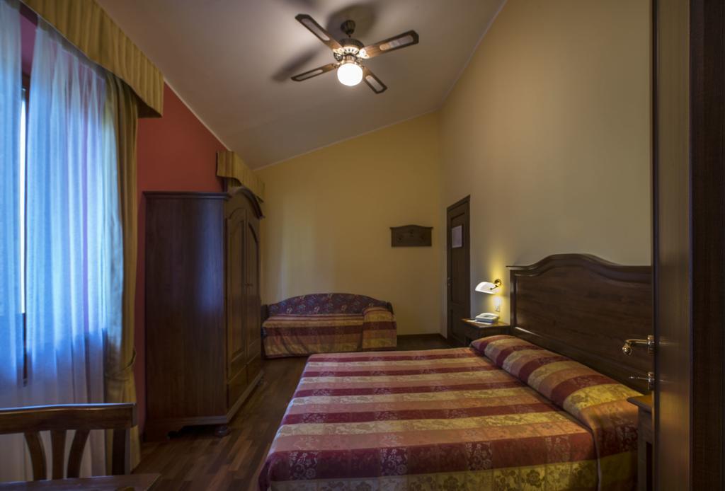 La Torre Ai Mari Hotell Sarteano Exteriör bild